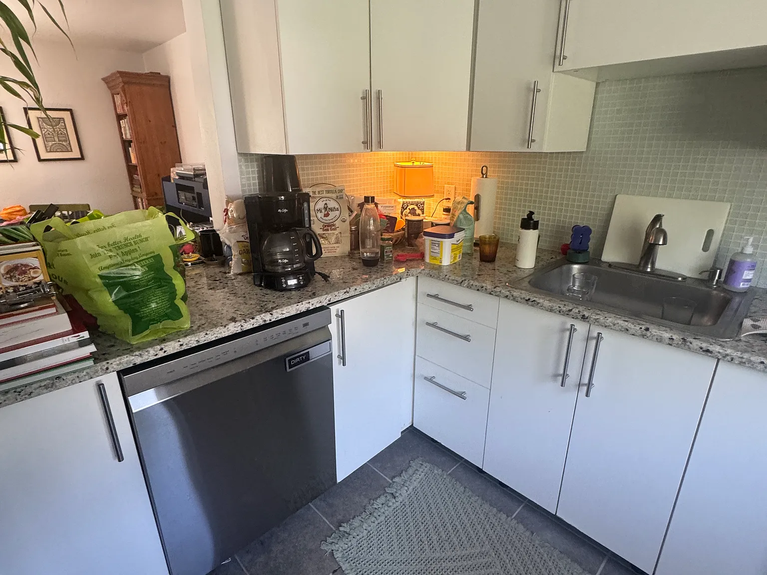 4 bed, 1600 sqft, $3,984 — Photo 3