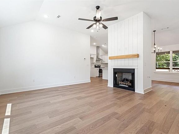 2nd image of 27 Eastleigh Dr