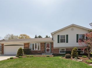 1011 Partridge Ln, Lake Zurich, IL 60047