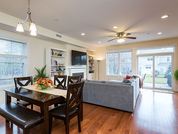 3rd image of 2001 Dogwood Cir
