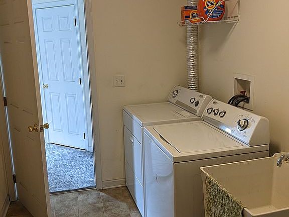 4th image of 4251 Pine Dr