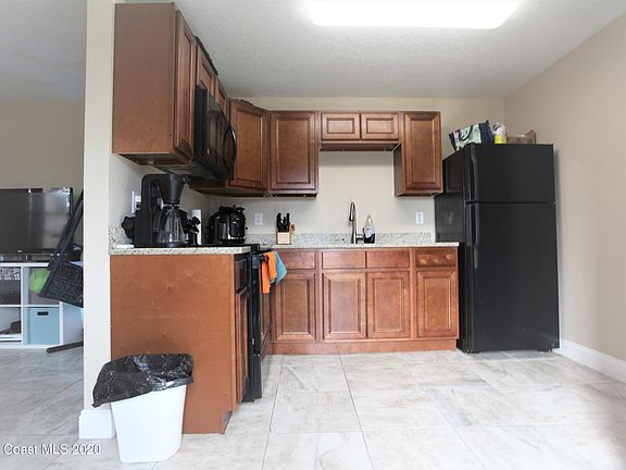 2nd image of 2005 Carlton Dr #6
