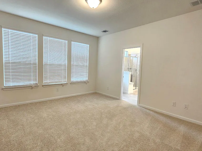 1215 Stagecoach Trl — Photo 12