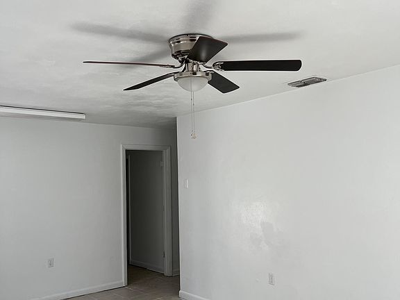 4th image of 5 N Melbourne St