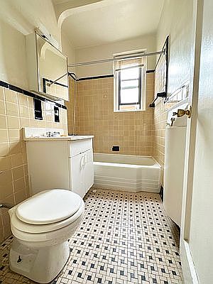 3rd image of 1536 51st St APT C1