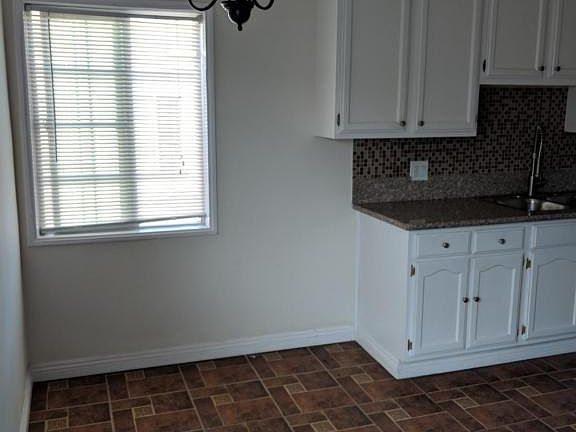 5th image of 922 S Orchard Dr
