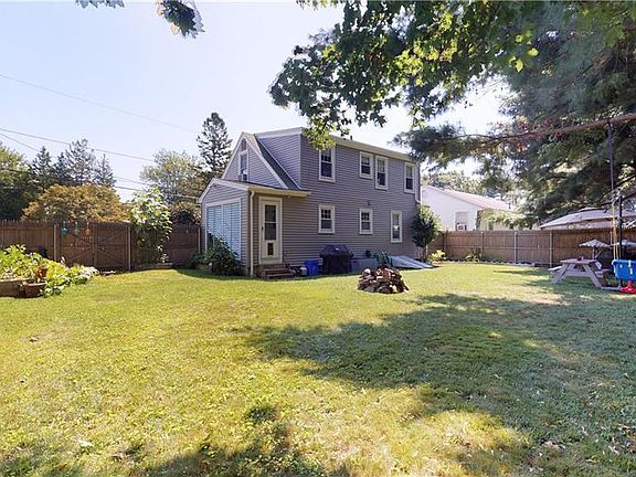 4th image of 161 Lockwood St