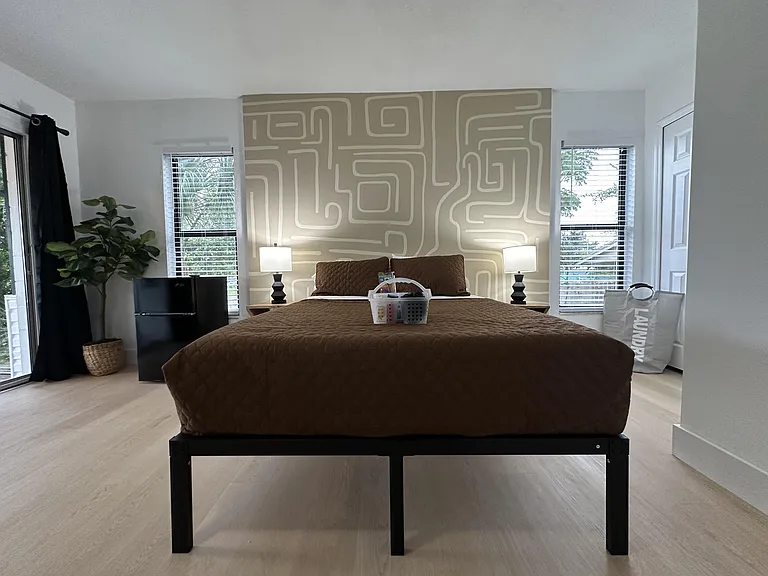 Cadillac Dr — Photo 3