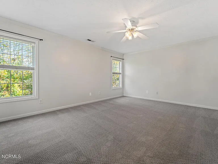 172 E Ridge Ct — Photo 11