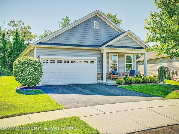 15 Comtois Road, Manalapan, NJ 07726