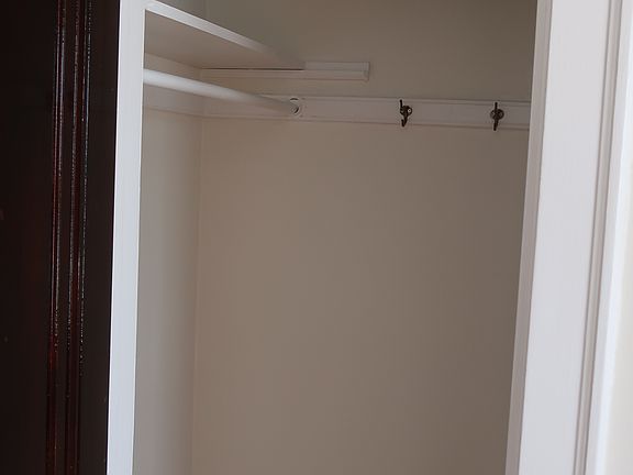 2nd image of 6335 N Greenview Ave #3D