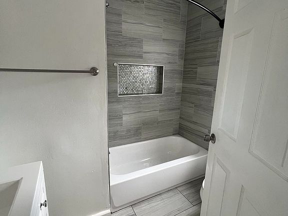 5th image of 819 6th St N #6