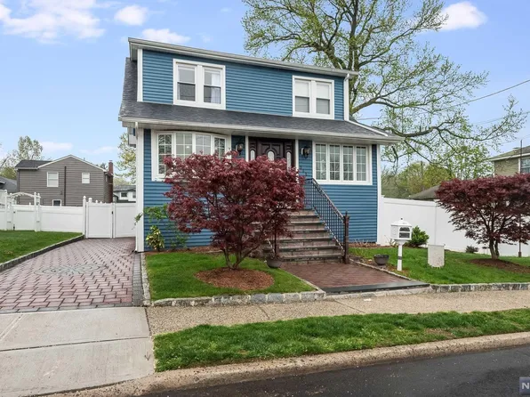 302 W Clinton Ave, Bergenfield, NJ 07621