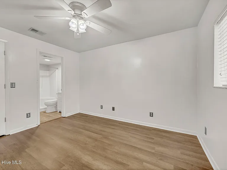 4403 Holly Tree Rd — Photo 18