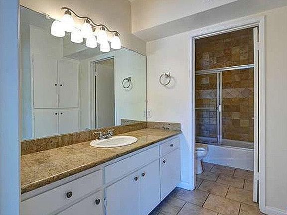 3rd image of 4524 Tujunga Ave
