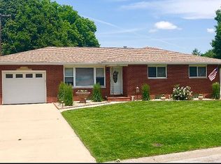 193 Grand Ave, Wood River, IL 62095
