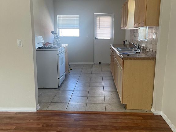 3rd image of 547 W Harvard St