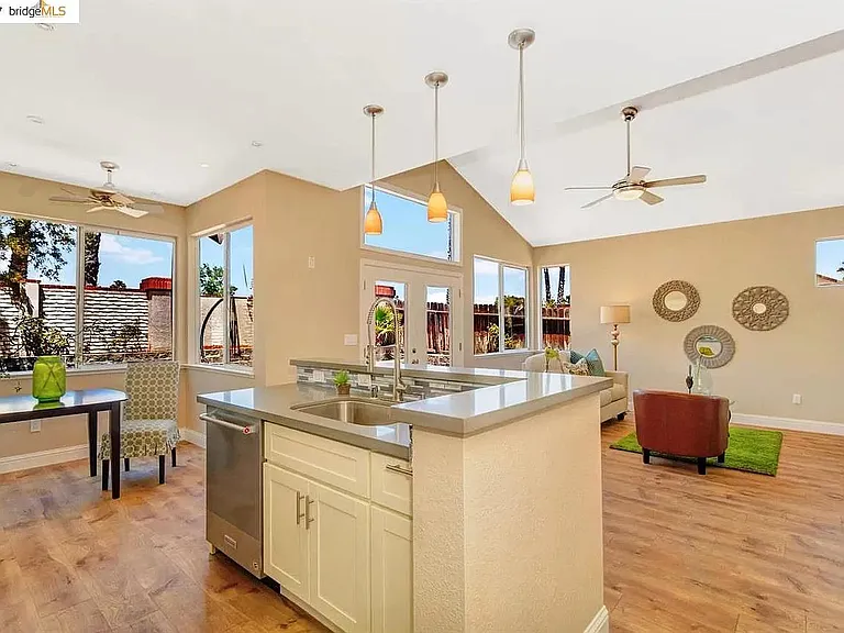 4724 Cove Ln — Photo 11