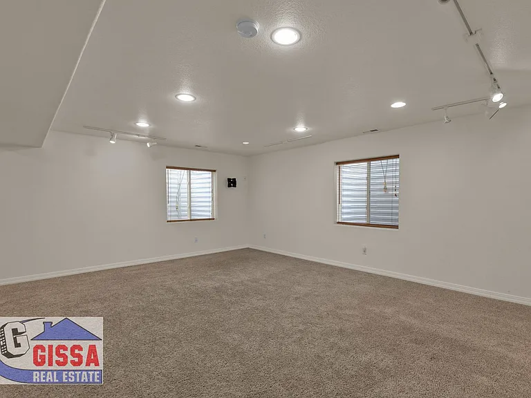 5532 Mountain Garland Dr — Photo 39