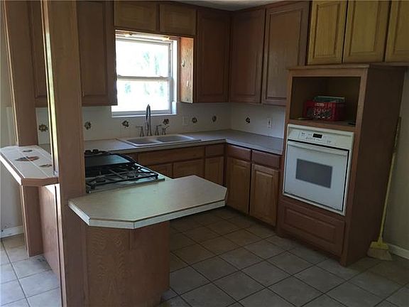 4th image of 5701 Linda Dr