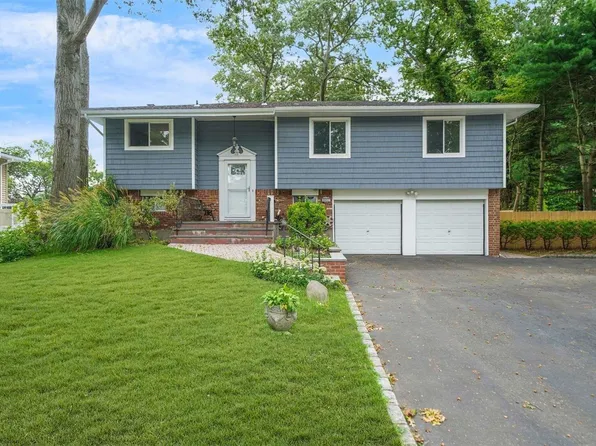15 Mohegan Lane, Commack, NY 11725