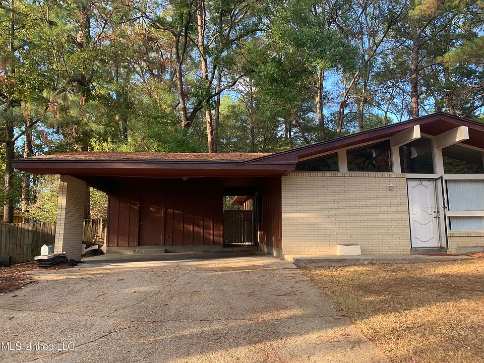 2nd image of 1550 Wood Glen Dr