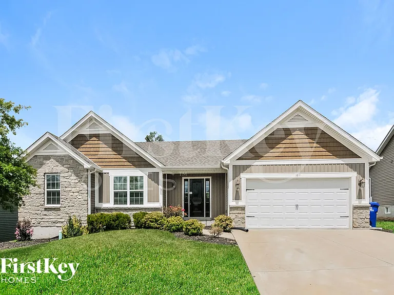 1811 Barclay Trail Dr — Photo 1