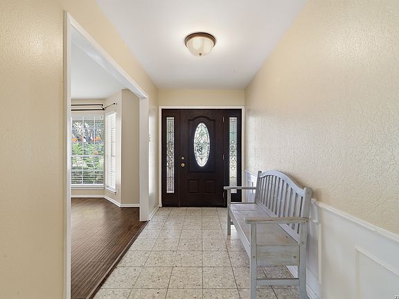 4th image of 418 CRESTWIND DR