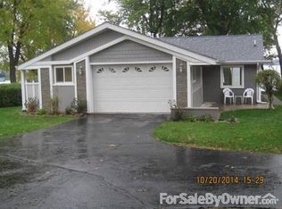 409 Nottingham Dr, Brooklyn, MI 49230