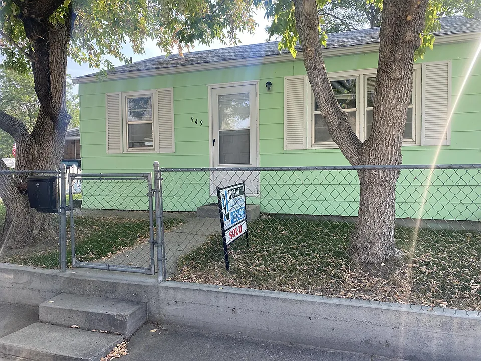 949 Saint Mary St