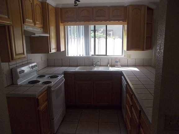 4th image of 1548 Elderwood Ave