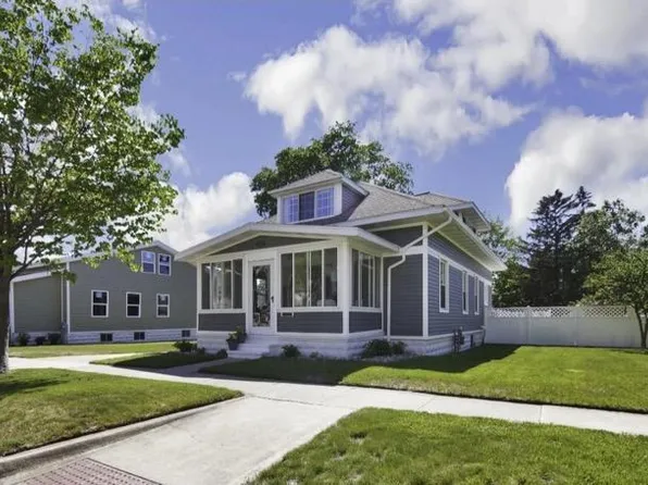 229 Meridian St, Spring Lake, MI 49456