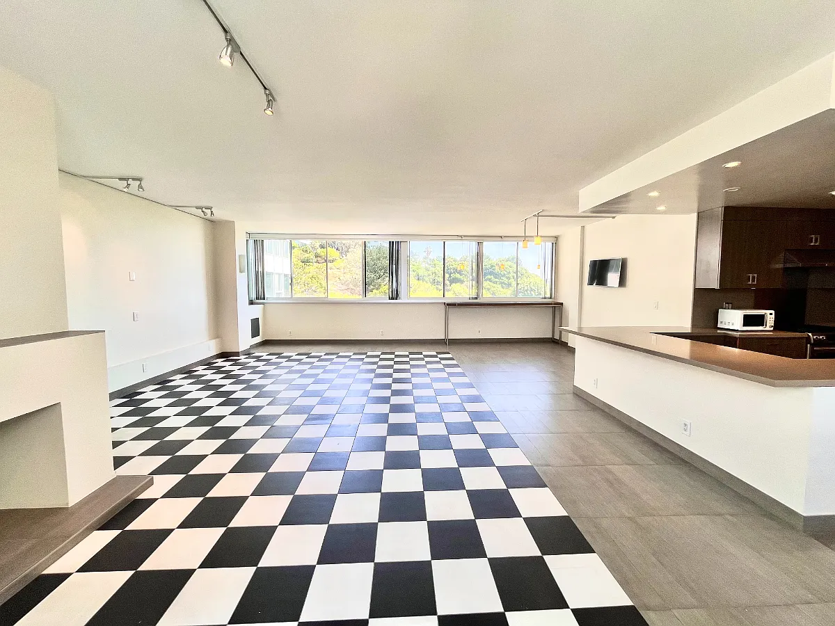 1 bed, 1051 sqft, $4,450 — Photo 3