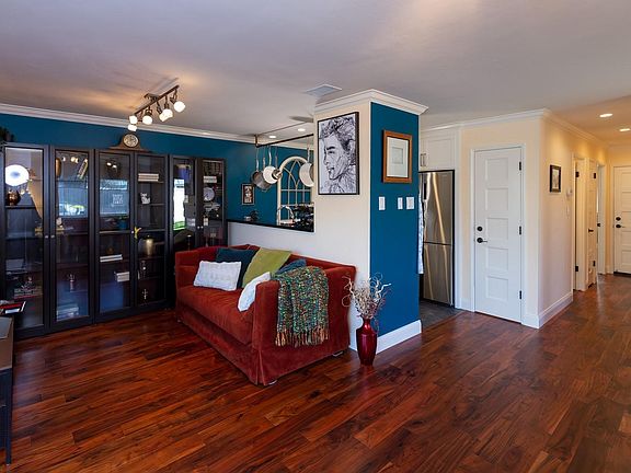 Living / Kitchen/ Hallway