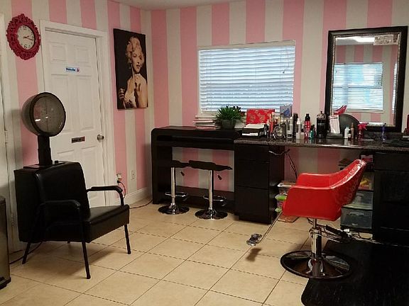 3rd image of 2400 Beaumont Dr
