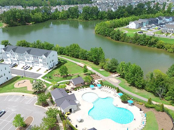 3rd image of 609 Lake Holding St