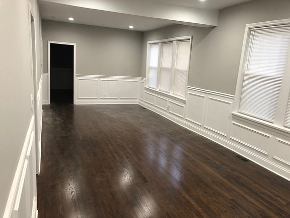5th image of 3134 N Leavitt St #1R