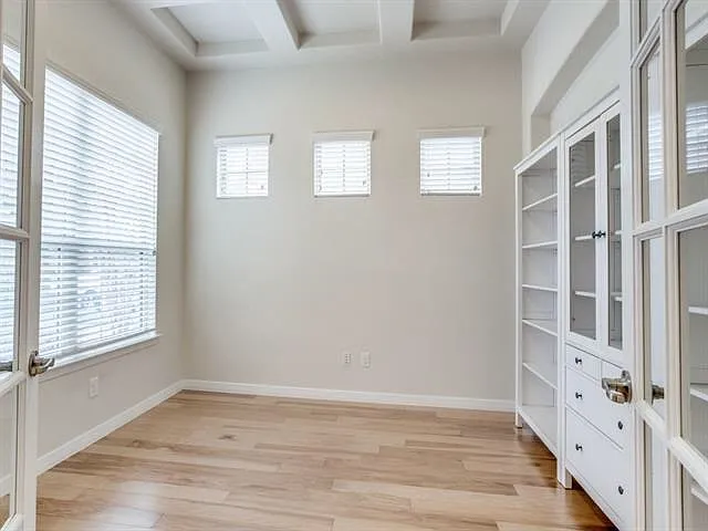954 Pheasant Dr — Photo 16
