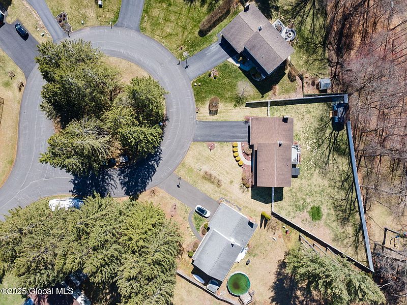 3rd image of 5 Cherry Hills Court