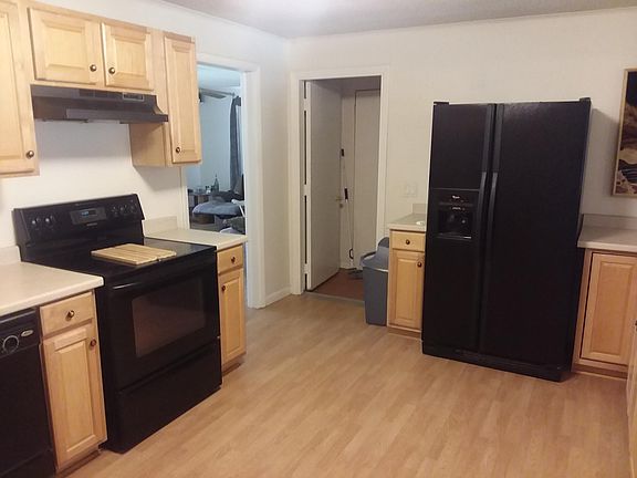 Kitchen 25 cabinets, wood floors 12' x 16'