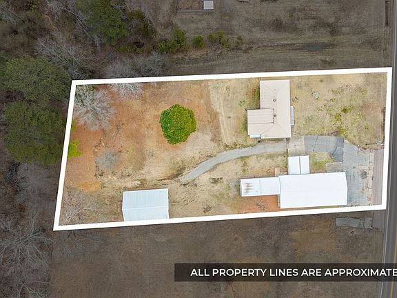 4th image of 821 Memorial Dr