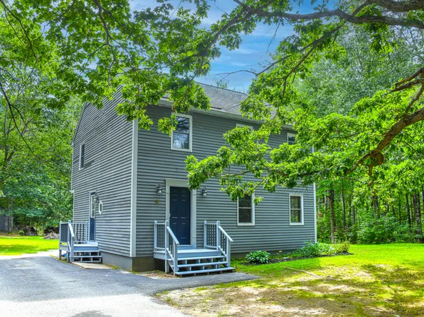8 Oakwood Circle, Naples, ME 04055