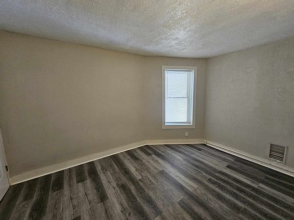 5th image of 163 Grove Ave