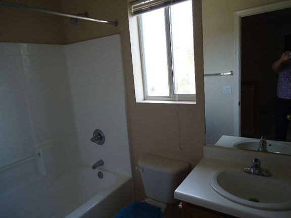 5th image of 2528 E SHEFFIELD Avenue