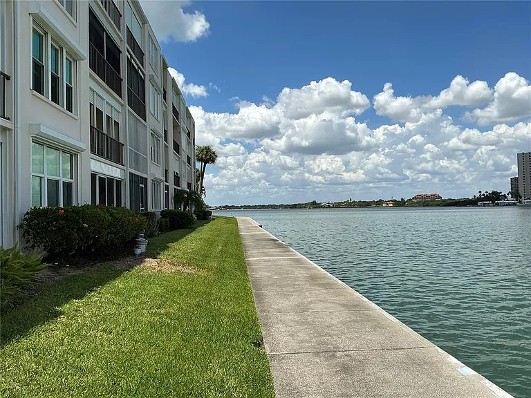 7645 Sun Island Dr S #101 — Photo 37