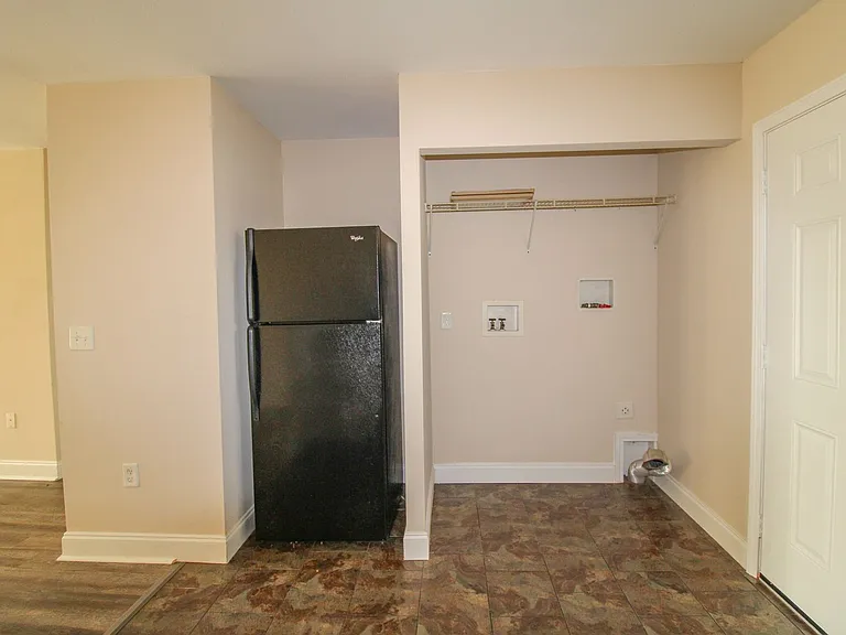 140 Meadows Ln — Photo 11