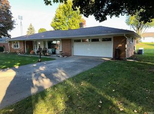 210 E Curtis St, Shipshewana, IN 46565