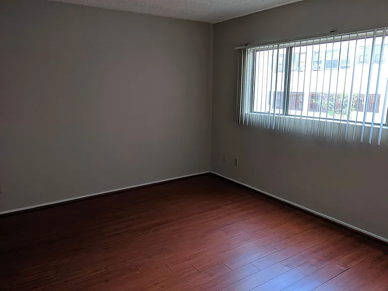 New Hampshire Apartments — Photo 11