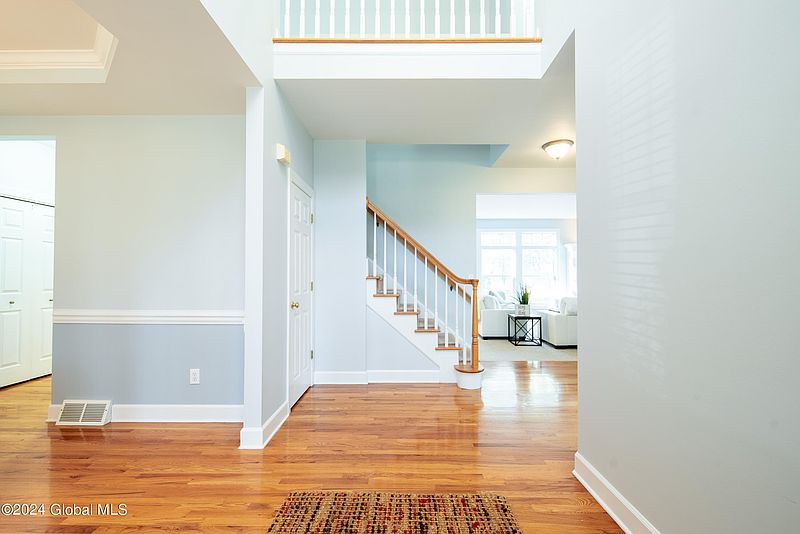 4th image of 4 Huntington Court