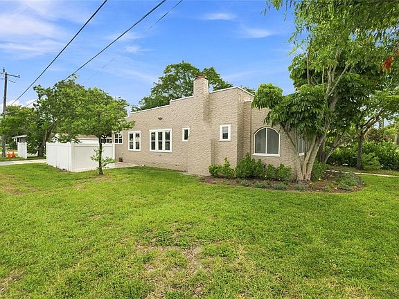3rd image of 4595 9TH AVENUE N